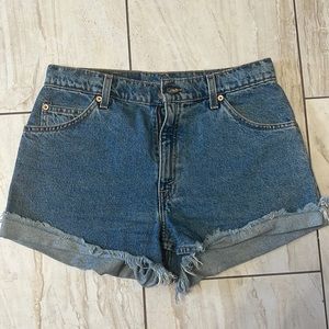 Woman’s cut off Levi shorts